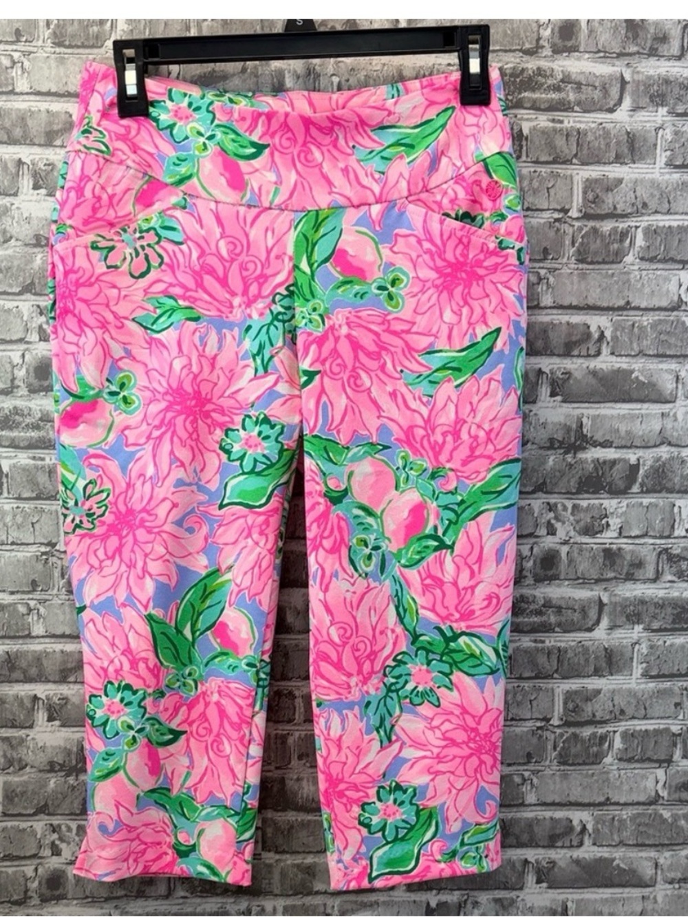Lilly Pulitzer Luxletic Capri leggings, medium size 8 pants cropped as new